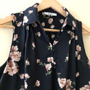 RO & DE Floral Shirt Pintuck Top V-neck Blue Size XS